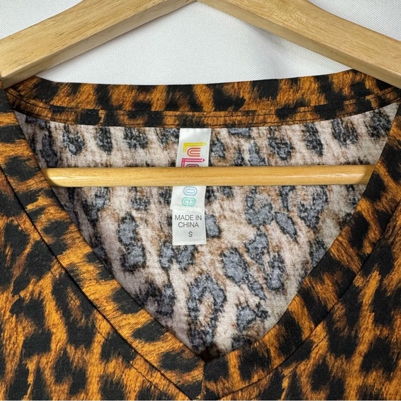 Lularoe Brown Leopard Christy V-Neck Short Sleeve T-Shirt S - Picture 3 of 4